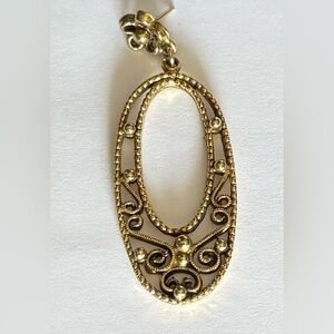 Elegant Gold Tone Filigree Pendant Necklace